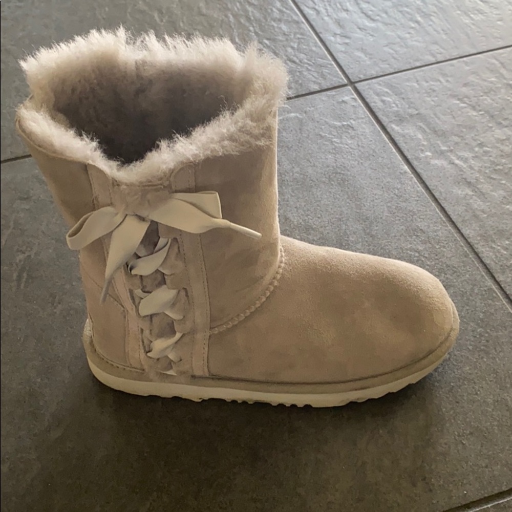 Grey Ugg’s with bows